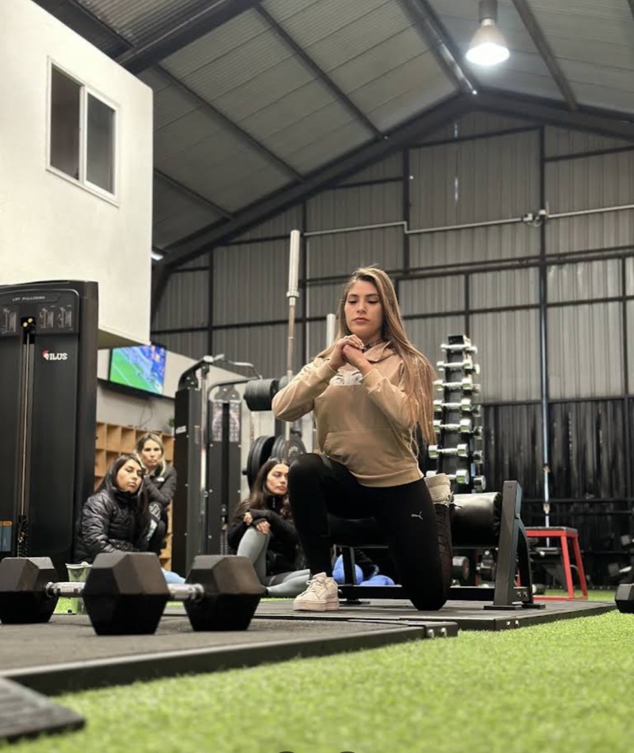 Clase grupal HYBRID-T en M2 GYM