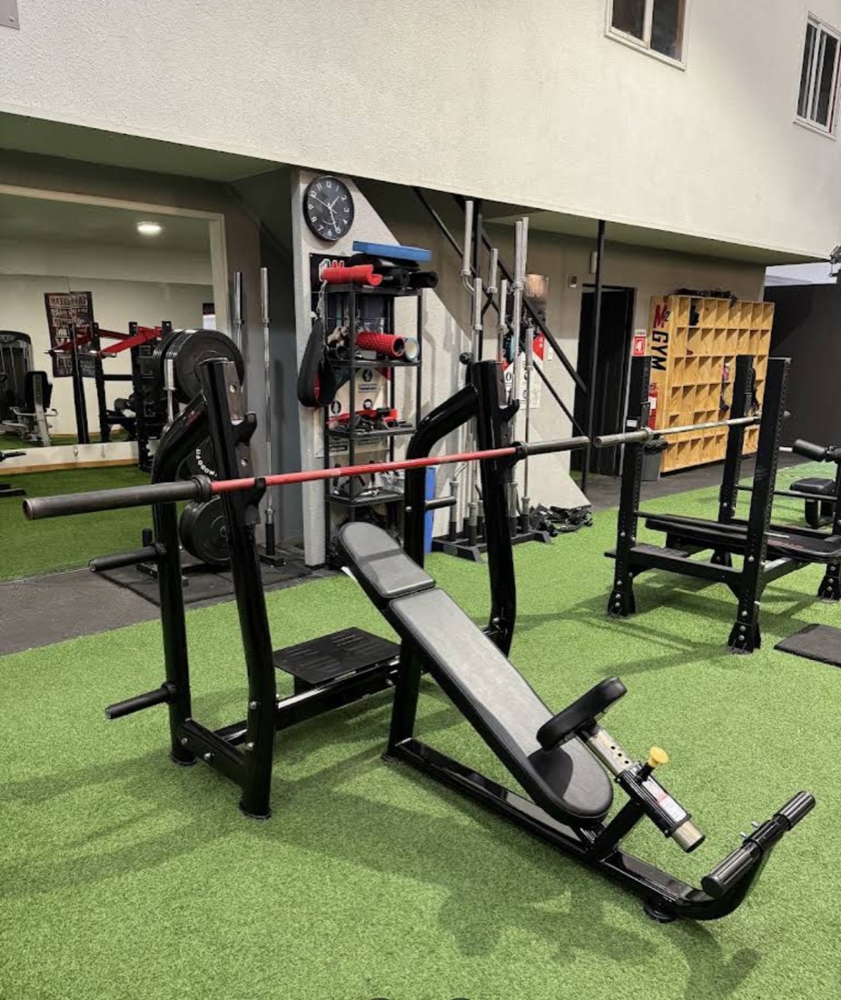 Bancos y peso libre en M2 GYM
